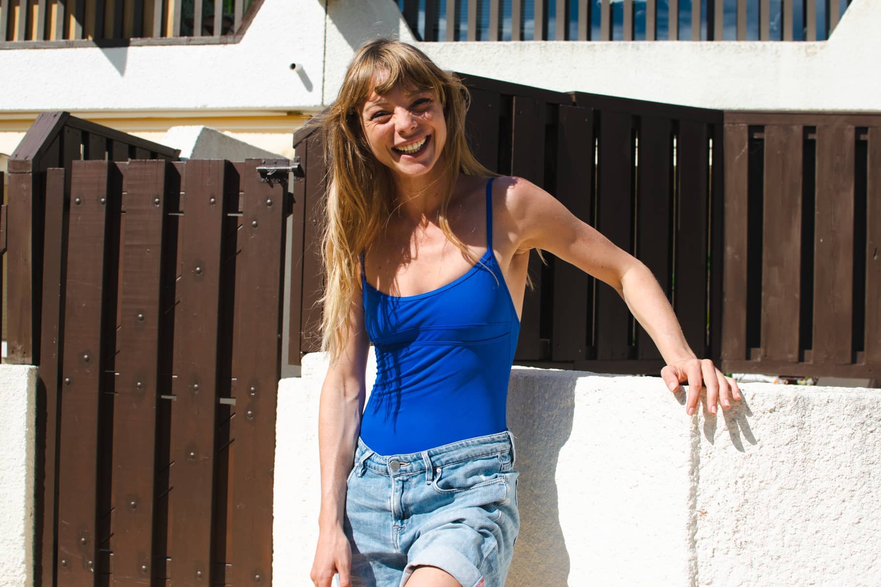 Maillot de bain une pièce anti-UV UPF50+ tissu recyclé écoresponsable brooklyn bleu roi marque française les ultraviolettes