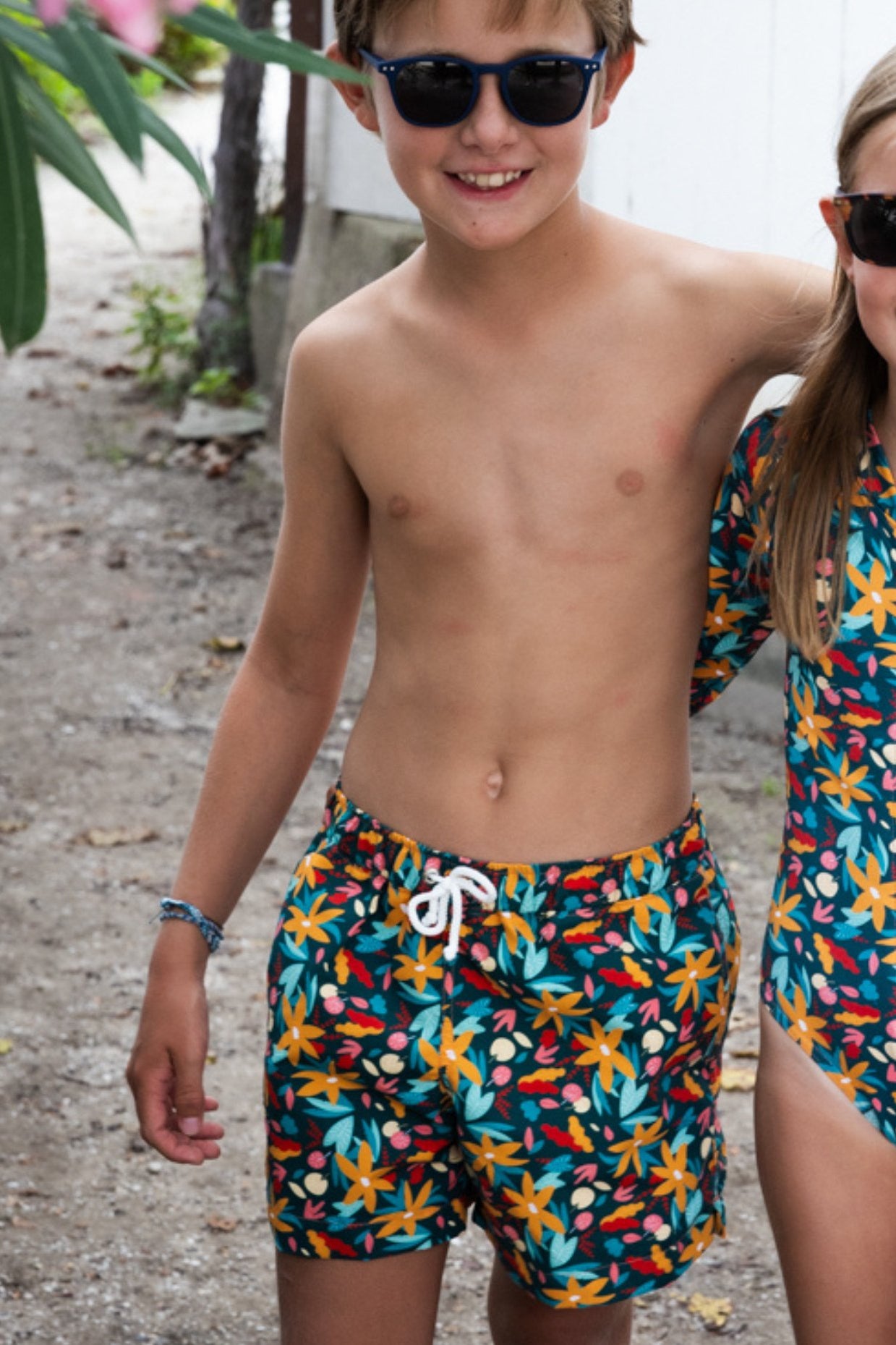 CORSAIRE FLEURI Les UltraViolettes short de bain enfant garçon anti-UV UPF50+ en tissu recyclé écoresponsable
