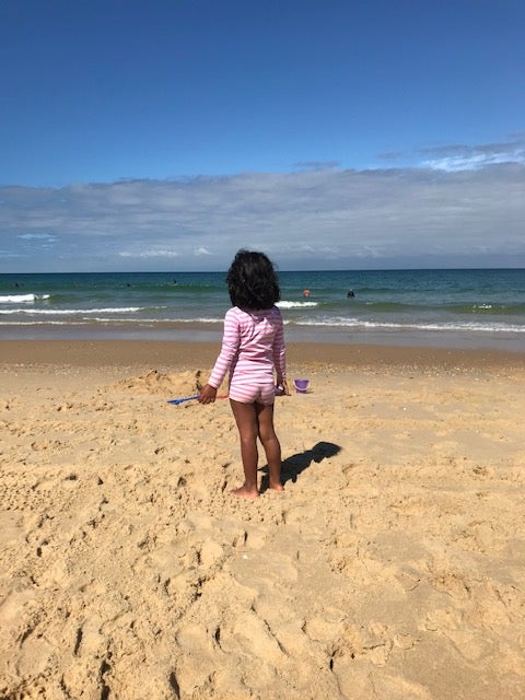 ensemble tee-shirt short de bain enfant fille anti-UV UPF50+ écoresponsable en tissu recyclé confetti rose Les UltraViolettes