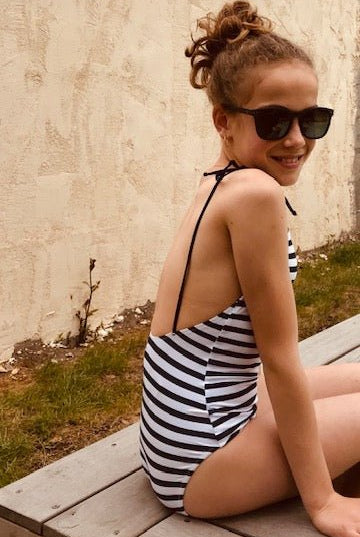 Starlette ado rayure marine Les UltraViolettes maillot de bain une pièce pour adolescente anti-UV UPF50+ en tissu recyclé