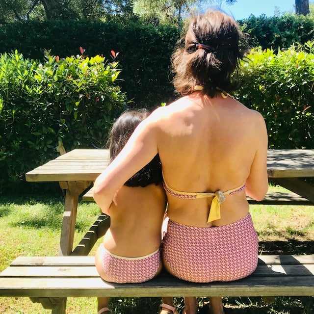 Maillots de bain matchy matchy anti-UV éthiques et responsables pour s'assortir entre mère et fille les ultraviolettes