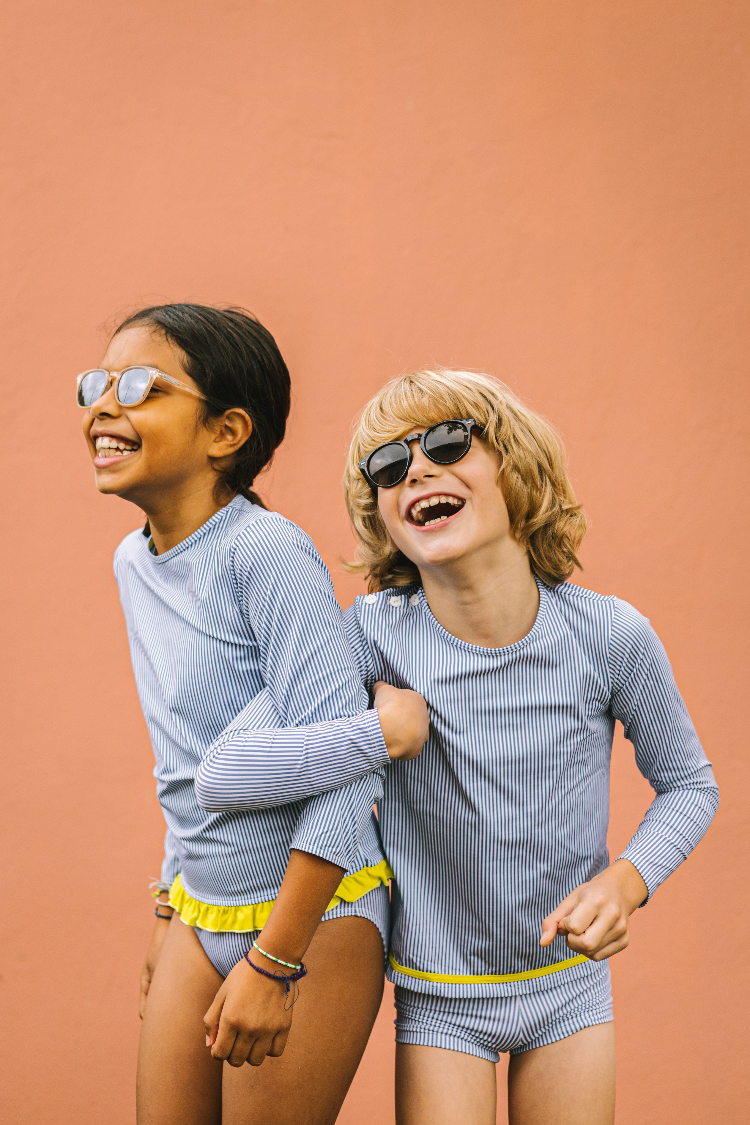 vêtements anti-UV enfant UPF50+ écoresponsables les ultraviolettes