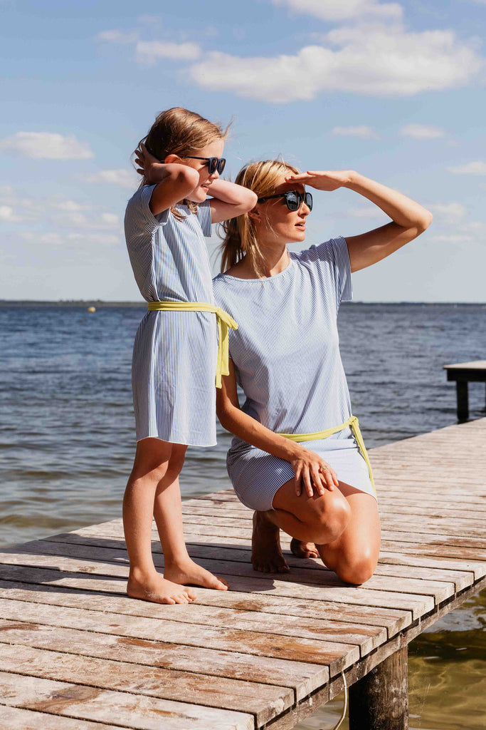 robe de plage enfant fille anti-UV UPF50+ écoresponsable en tissu recyclé mini guincho summer in Biarritz Les UltraViolettes