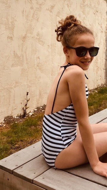 Starlette ado rayure marine Les UltraViolettes maillot de bain une pièce pour adolescente anti-UV UPF50+ en tissu recyclé